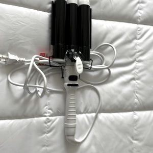 BondiBoost triple barrel waver